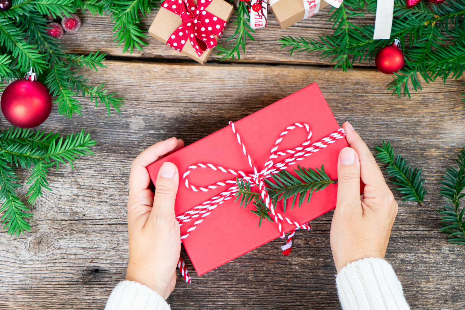 christmas box, gift boxes to send for christmas, gift box christmas, and christmas gift basket