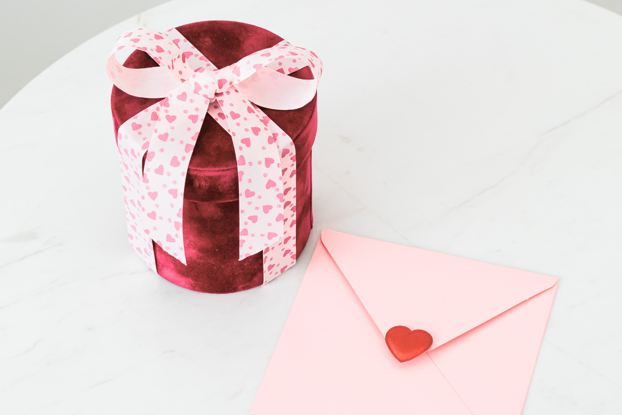 valentine's day gifts to send in the mail, valentine's day gift basket for her, valentine's day gift boxes